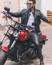 Ricardo Holzbach On Instagram Legitimocouro By Carolnascimento Fotografia Mens Leather Pants Black Leather Biker Jacket Leather Jeans