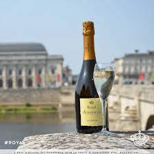Fondee En 1811 Ackerman Est La Plus Ancienne Maison De Fines Bulles De Loire Specialisee Dans L Elaboration Des Appellations Saumur Et Cre En 2020 Saumur Loire Bulles