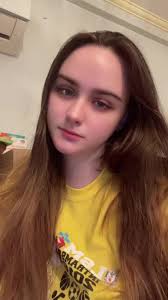 Leanna Farley's Instagram, Twitter & Facebook