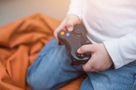 Pierde interés en jugar con otros niños, en sus aficiones o en relacionarse con los amigos. Como Saber Si Mi Hijo Es Adicto A Los Videojuegos Mamas Y Papas El Pais