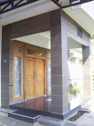 Motif batu alam untuk dinding teras rumah. Fars1yvrrpubjm