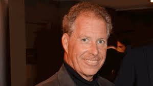 Il nipote della Regina Elisabetta crea mobili, Snowdon: “Hanno poteri  magici”