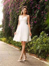 L'abito da sposa con lunghezza al un abito corto, rispetto ad uno lungo, mette sicuramente in risalto le scarpe, quindi è fondamentale scegliere il giusto modello: Abiti Da Sposa Vintage 2021 Vestiti Da Sposa Vintage 2021 Con Prezzi Economici Online Hebeos It
