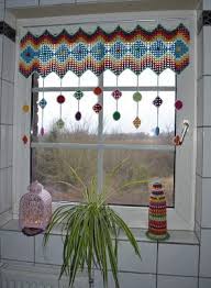 Atelier Marie Lucienne How To Granny Square Curtain Anleitung Granny Sq Crochet Curtain Pattern Crochet Curtains Crochet Home