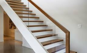 40 Treppengelander Glas Luftiges Gefuhl Im Innendesign Einsetzen Treppe Treppe Haus Treppe Glasgelander
