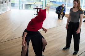 An interdisciplinary, multisemester project relating differential equations and engineering. Indisciplinary Symphony Hiap