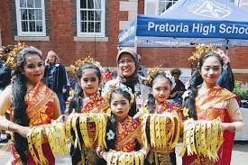 Dahulu tarian ini diperagakan di tempat peribadatan umat hindu (pura). Ketika Tari Pendet Bali Memukau Warga Afrika Selatan Jpnn Com