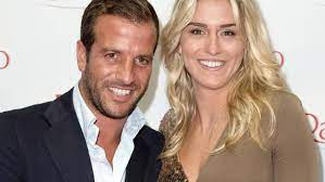 Rafael van der vaart beweist, dass in seinem leben die romantik trotz einschränkungen nicht zu kurz kommt. Rafael Van Der Vaarts Estavana Trainiert Mit Tochterchen