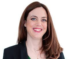 Jennifer Maxwell's Instagram, Twitter & Facebook