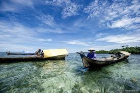 Jego populację oszacowano na około 8 392 w 2010 roku. Asal Usul Suku Bajau Di Sabah Sentiasa Panas