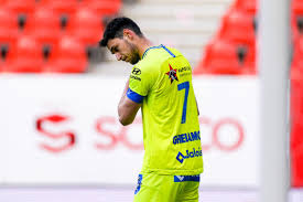 Родился 27 ноября 1995 г.) является профессиональнымукраинскимфутболистомнападающим , который играет за гент в бельгийский первый дивизион a. Yaremchuk Zainteresoval Vulverhempton