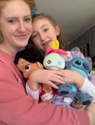 Birthday Girl Only Gets 1 Party RSVP After Losing Mom… Until Strangers Save  The Day!