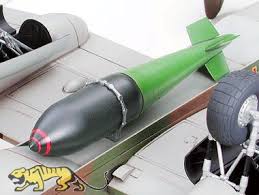 Mycity military » drugi svetski rat » najveća bomba korištena u wwii: Avro Lancaster Grand Slam Bomber Propeller Action 1 48 Tamiya 61504 Axels Modellbau Shop