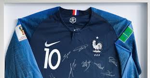 In this elite individual competition, the top spot may be coming free. Kylian Mbappes Trikot Signiert Von Den Fussball Weltmeistern