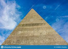Ist ja, sie werden es genießen. Energie Pyramide Golod Goloda Stockfoto Bild Von Gebaude Grenzstein 141330588