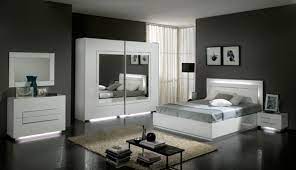 Petites annonces gratuites pour acheter chambres à coucher occasions ou. Commode 2 Tiroirs City Laque Blanc Chambre A Coucher Bedroom Set Beautiful Bedrooms Master Bedroom Bed Design