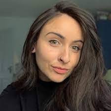 Nicole Struthers's Instagram, Twitter & Facebook