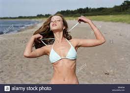 Michelle trachtenberg cooling herself with drink can. Michelle Trachtenberg Stockfotos Und Bilder Kaufen Alamy