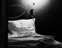 Resultado de imagen de oscuridad cama