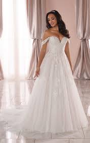 Für diejenigen, die sich für einen tag wie prinzessinnen fühlen möchten, haben wir eine auswahl an brautkleidern kreiert, die perfekt aus. Romantisches Off The Shoulder Prinzessin Brautkleid Im Ballkleid Stil Stella York Wedding Dresses