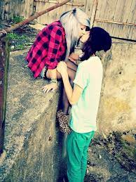 Open Rp Be The Girl Please I Kiss Her Beautiful Lips Because They Were Calling Me I Just Don T Know How To Tell Cute Emo Couples Emo Couples Emo People