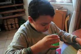 Un video choc documenta botte, insulti e maltrattamenti che due maestre di una scuola elementare di vicenza erano solite rivolgere a un bambino autistico. Autismo Alcune Crisi Di Mio Figlio E Di Come Le Gestisco Video Autismocomehofatto