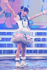 紅白リハ aqoursがアニメをバックにパフォーマンス そろいのポーズで メッセージ も mantanweb まんたんウェブ 紅白 アイドル 衣装 ラブライブ