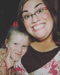 Alisha Damron's Instagram, Twitter & Facebook