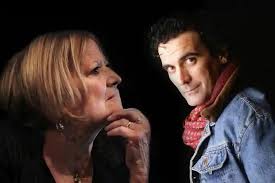 Napoli celebra Troisi con la sorella Rosaria DI GUIDO INVERNIZZI Nel giorno  in cui avrebbe compiuto 73 anni, il mito di Massimo Troisi torna a vivere  nel cuore della sua Napoli attraverso