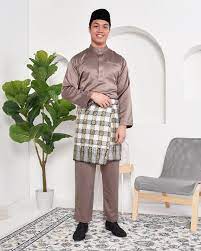 Model is wearing size m. Baju Melayu Hamza Slim Fit Espresso Brown Muslimahclothing Com