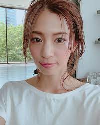 instagram 上的 安田美沙子 今日は メイクの撮影だったよ 色んなメイクを沢山して頂けて 自分の顔が新鮮でした コスメ熱に火がついてお迎え前に コスメキッチンに駆け込みました 笑 お洋服も メイクも 大好きだなぁ fashion pearl earrings