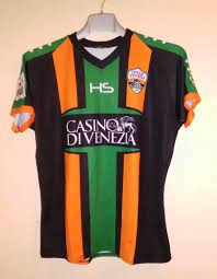 La polisportiva calcio saccafisola è un'associazione che nasce ufficialmente nel 2003 per merito di un gruppo affiatato di giovani soci che. Venezia Fc Home Football Shirt 2013 2014