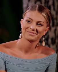 Does Erin from Temptation Island resemble Kelsea Ballerini?