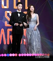 She's popular because of her role in a brand new life, which earned her many awards. Kim Sae Ron Shimmers At Seoul Music Awards Breathlesssurvival