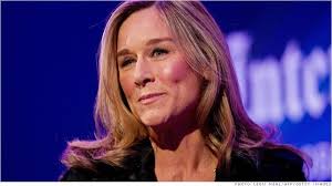 CEO Cantik yang Bergaji Tertinggi Ini Mundur dari Burberry