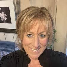 Holly Portis's Instagram, Twitter & Facebook