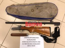 Seorang tukang besi di kangar perlis ditahan selepas didapati membuat serta menjual senjata api buatan sendiri. Miliki Senapang Patah Dan Peluru Tanpa Lesen Dua Sekawan Ditahan Utusan Borneo Online