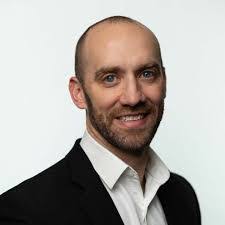 Louise Byer's Instagram, Twitter & Facebook