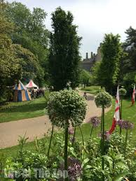 Arundel castle has been the home of the dukes of norfolk for over 600 years. Arundel Castle Gardens Life At The Zoo