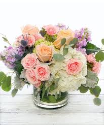 Pastel Garden Splendor In 2020 Flower Vase Arrangements Flower Arrangements Flower Arrangements Simple