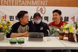 Lee Jung Shin Et Kang Min Hyuk De Cnblue Reviennent Avec Leur Premiere Emission Depuis Leur