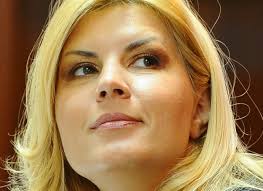 Elena udrea a urcat pe scenă, alături de un interpret, notează dcnews.ro. Exclusiv Elena Udrea È™i A FÄƒcut Tatuaj ApariÈ›ie De Milioane AlÄƒturi De Fiica Sa Eva Maria Foto Evenimentul Zilei