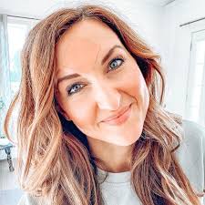 Frownies Facial Patches work wonders. Ridding the forehead area of the face  and the space between the eyes of wrinkles and fine lines. The longevity of  their results builds with continued use.