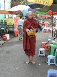 Des öfteren habe ich auf unseren reisen versucht, menschen mit der kamera einzufangen, um mit bildern geschichten zu erzählen. Monche Und Kloster In Myanmar Burma Luthiger Josef Seppi