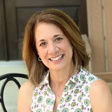 Lori Battaglia's Instagram, Twitter & Facebook