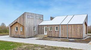Nun demonstriert ein dänisches architekturbüro, dass sich nicht nur materialien, die zuvor einem anderen zweck dienten, als. Das Biologische Haus Von Kebony