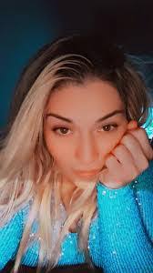 Nicolette Bell's Instagram, Twitter & Facebook