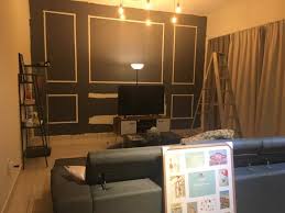 Dari dalam kamar tamu itu titi dapat mendengar perampok itu seperti mencari sesuatu di rumahnya. Cara Mudah Buat Diy Feature Wall Sendiri Bajet Rm50 Pada Ruang Tamu Ala Ala Corak Wainscoting Mingguan Wanita