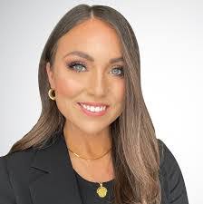 Kim Metzler's Instagram, Twitter & Facebook