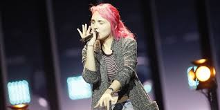 Swedish singer, songwriter and record producer of italian descent. Song Contest Finale Was Uns Heute Abend Erwartet Song Contest Derstandard De Kultur